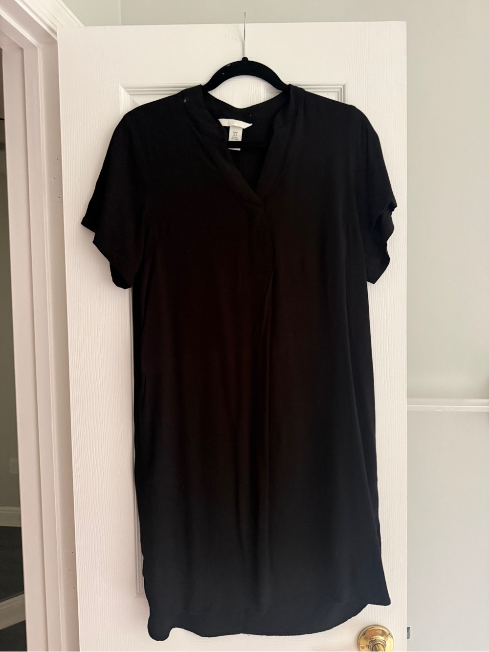 H&M Black Short-Sleeve V-Neck Tunic Dress Top